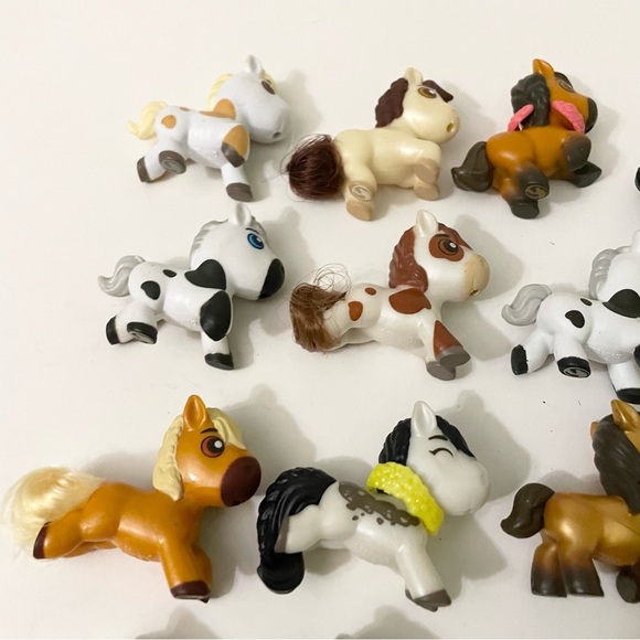 Lot of 22 Spirit Untamed Dreamworks Mini Horses - Picture 12 of 14